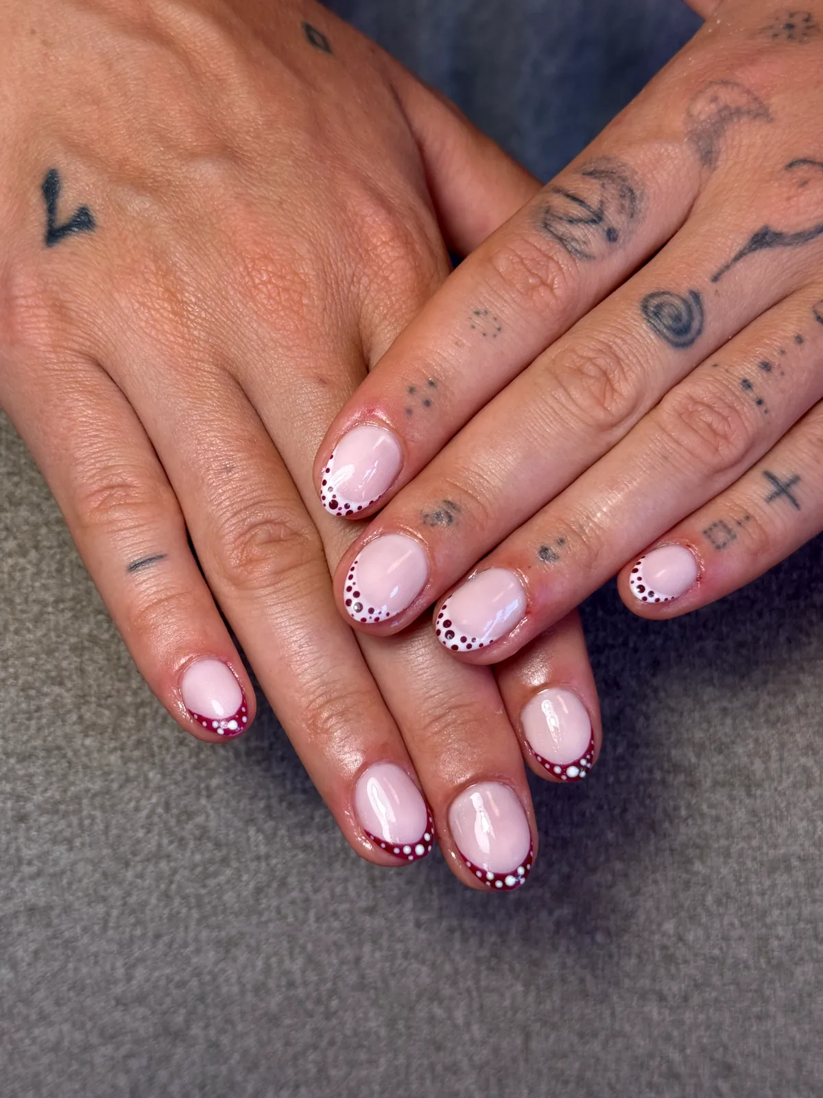 French avec nail art fleuri